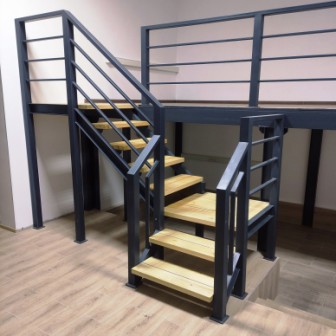 Lestnica na kosourakh loft